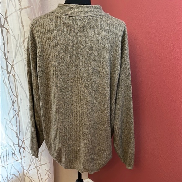 Eddie Bauer Classic Henely Sweater Size L - Picture 2 of 6